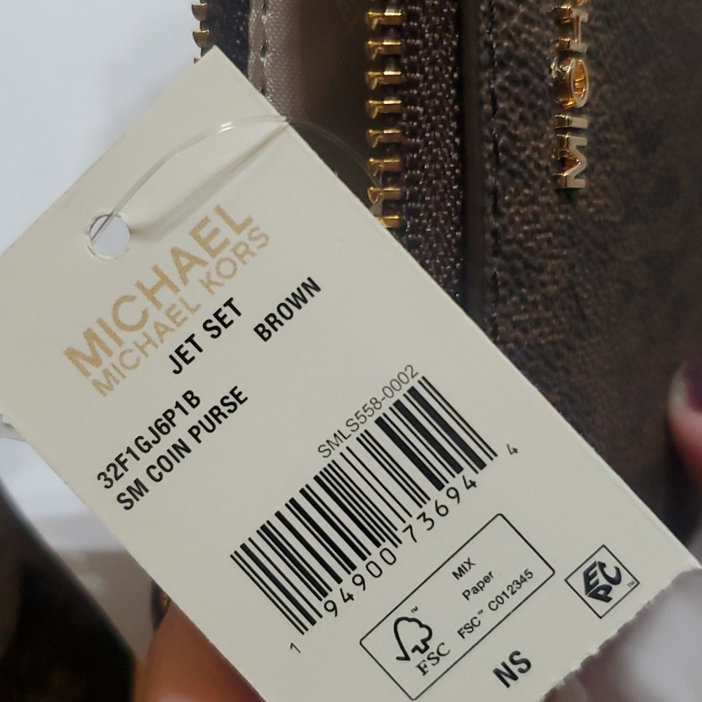 Michael Kor's jet set wallet - Picture 5 of 7